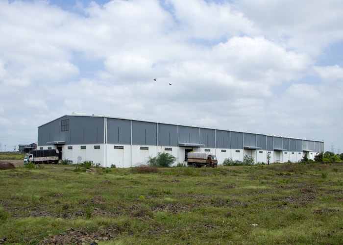 Unloading goods in warehouse